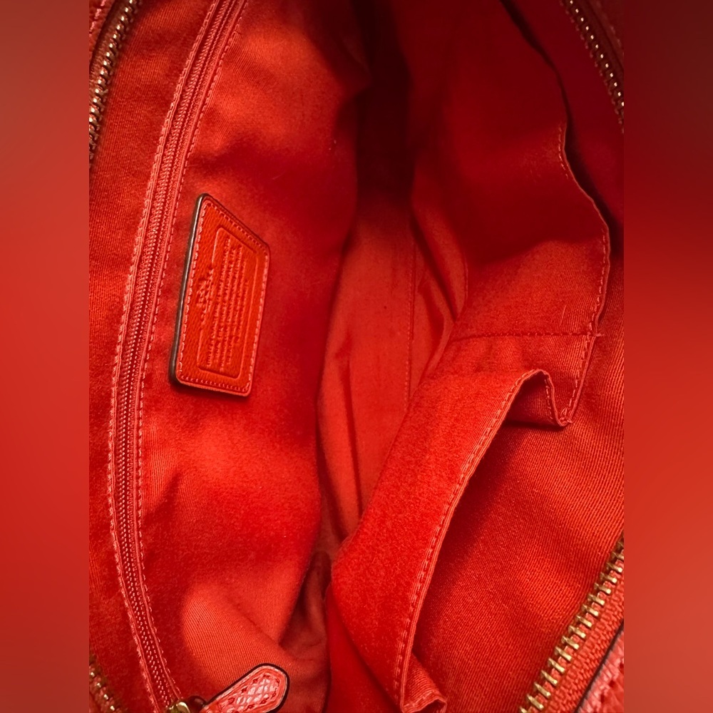 Coach Zip Top Tote Crossgrain Leather Pre-Loved - Picture 6 of 6